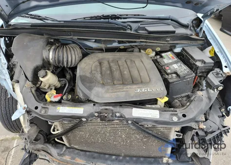 2013 Chrysler Town & Country Touring из США, поврежденный, VIN 2C4RC1BGXDR720299